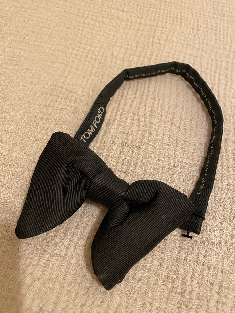 Tom Ford Silk Black Textured Pre-Tied Bow Tie